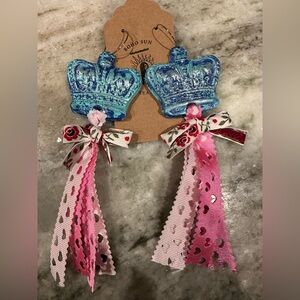 Wear your Crown earrings